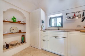 Family Villa, Multiple Bedrooms, 2 Bathrooms (Trullo Fedele Grande125) | Interior