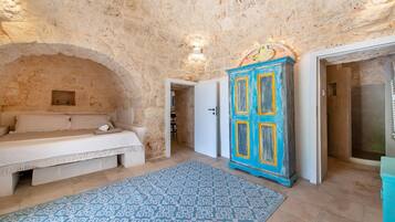 3 bedrooms, bed sheets