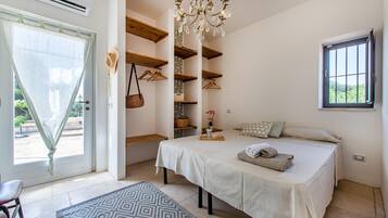 Family Villa, Multiple Bedrooms, 2 Bathrooms (Trullo Fedele Grande125) | 3 bedrooms, bed sheets