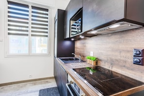 冷蔵庫、電子レンジ、オーブン、食器洗い機