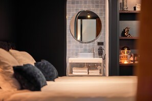 Habitación empresarial doble, 1 cama matrimonial | Ropa de cama hipoalergénica y minibar 