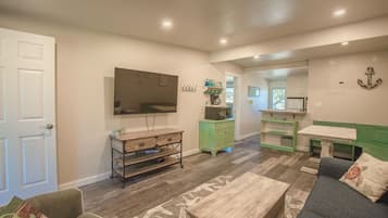 Flat-screen TV, fireplace, DVD player