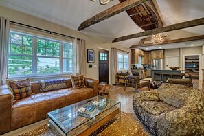 Smart-TV, Kamin, Musikbibliothek, Videothek