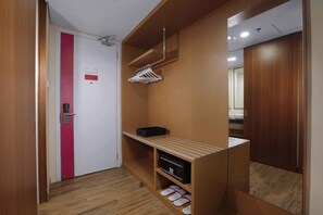 Deluxe Room | Desk, laptop workspace, free WiFi, bed sheets - Favehotel Nagoya - Batam (Batam)