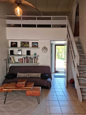 TV, books, stereo