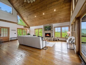 TV, fireplace, table tennis - Dream Catcher - Blue Ridge, GA (Blue Ridge)