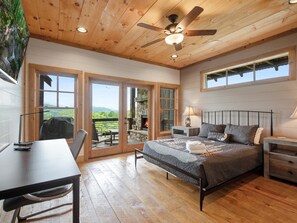 3 bedrooms, desk, iron/ironing board, WiFi - Dream Catcher - Blue Ridge, GA (Blue Ridge)