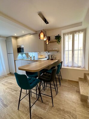 Fridge, microwave, oven, dishwasher - Riviera Cottage Cozy House in Old Town Antibes at 10min from sand beaches (Alpes-Maritimes)