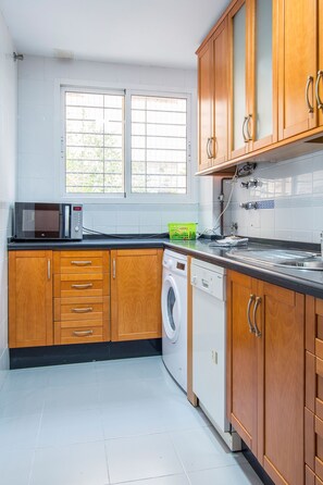 Frigorífic, microones, forn i placa de cuina 