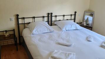 Blackout drapes, travel crib, free WiFi, bed sheets