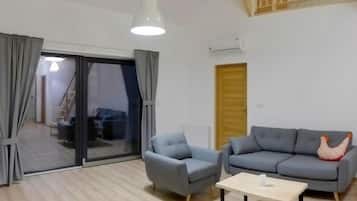 Departamento, 2 habitaciones | 1 habitación, muebles diferentes y espacio para trabajar con laptop