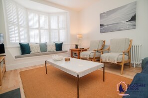 Smart-TV, peis og bøker