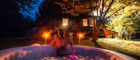 Outdoor spa tub