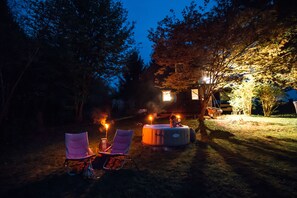 Outdoor spa tub - Romantic Slovenian wooden chalet with hot tub - 5 min from (Šmarješke Toplica)