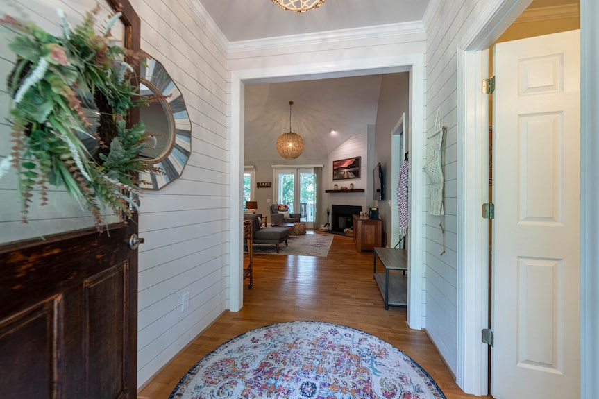 Sharing Good Vibes In This 3 Br 2 1/2 Bath Cottage - Lake Oconee, GA