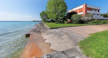 Splendid Apartment PT/1 sul lago by Wonderful Italy