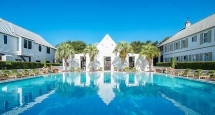 Deauville Carriage House— Petite gulf oasis w/big style, close to the beach