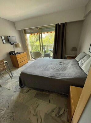 1 chambre, chambres insonorisées, fer et planche à repasser