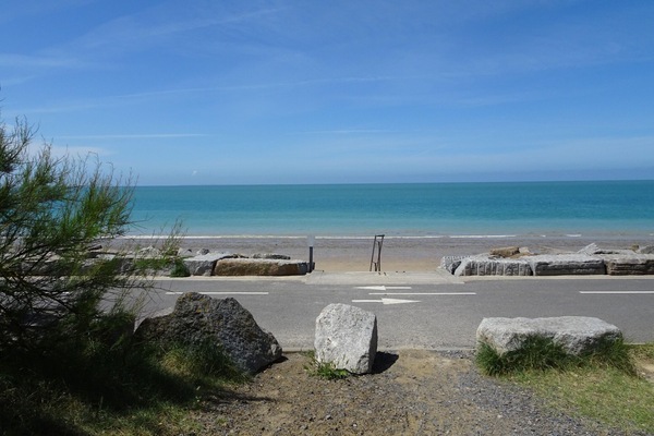 Una spiaggia nelle vicinanze