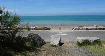 Maison en pierre Ă Bricqueville prĂšs plage