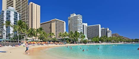 靠近海滩