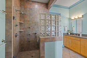 Towels - Island Waterfront Home for 10. Sound & Dock Views! (Harkers Island)