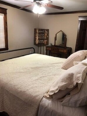 3 bedrooms, iron/ironing board, Internet