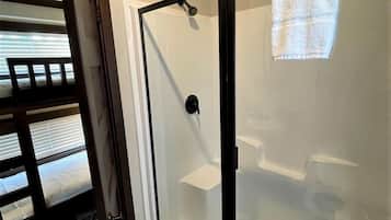 Baignoire, serviettes fournies