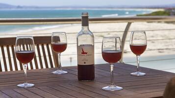 Apartment (2 Bedrooms) | Front of property