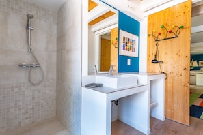 Douche, séchoir à cheveux