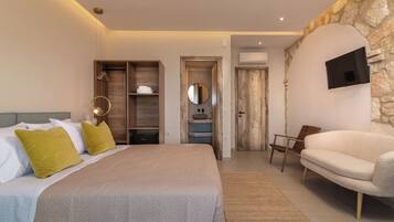 Superior Studio Suite, 1 Queen Bed | Premium bedding, down comforters, in-room safe, individually decorated