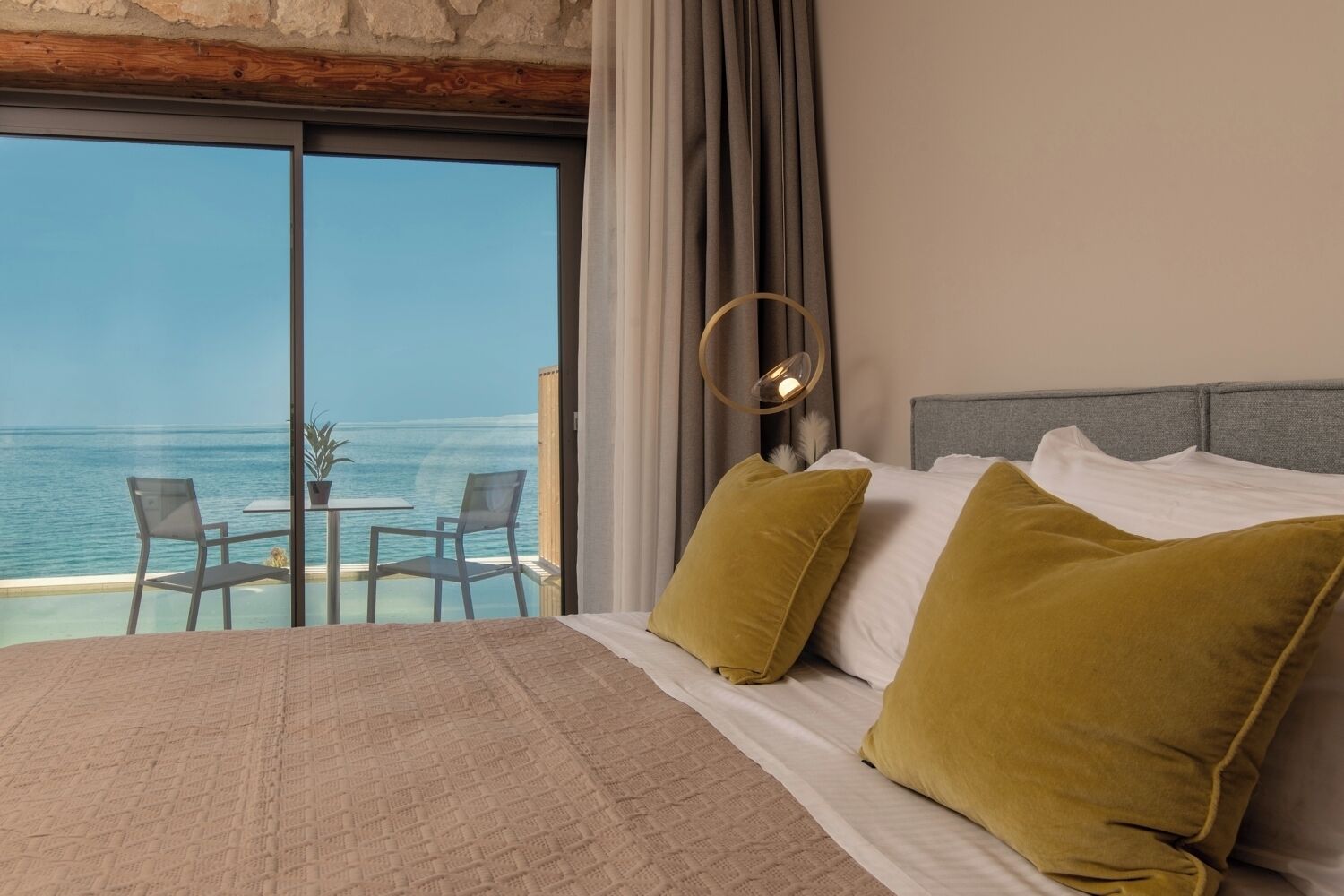 Superior Studio Suite, 1 Queen Bed | Premium bedding, down comforters, in-room safe, individually decorated