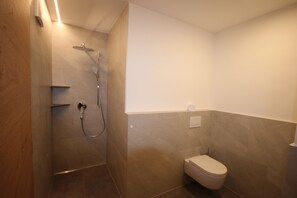 Shower, hair dryer, bidet, towels - Vacation apartments in South Tyrol (Tarsch)