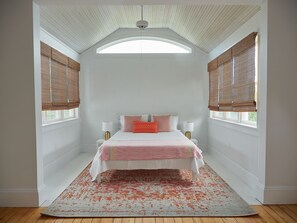 Room - Charming, 1876 Dutch Colonial, walk to town! (Stonington)