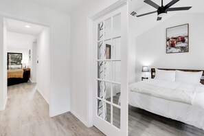 3 habitaciones, tabla de planchar con plancha, wifi y ropa de cama 