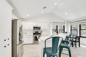 Fridge, microwave, oven, stovetop - Woodacre Cottage I   Minutes to Jacob's Well (Wimberley)