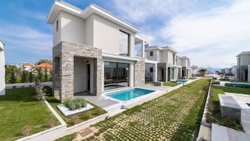 Villa, 3 Bedrooms | Terrace/patio