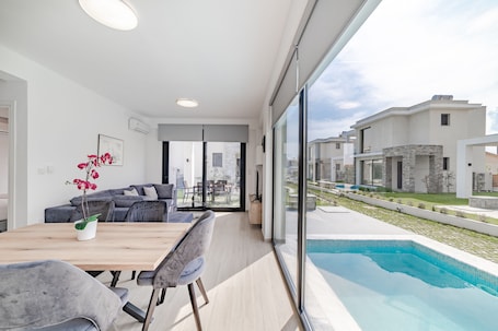 Villa, 3 Bedrooms | Egyptian cotton sheets, premium bedding, Select Comfort beds