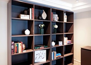 Interior - The Artists Hideaway-2 bed Paddington with AC, by Out of Office Lifestyle (Greater London)