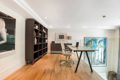 The Artists Hideaway-2 bed Paddington with AC, by Out of Office Lifestyle