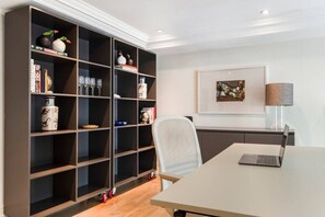 Dining - The Artists Hideaway-2 bed Paddington, by Out of Office Lifestyle (Greater London)