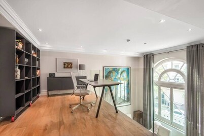 The Artists Hideaway-2 bed Paddington with AC, by Out of Office Lifestyle