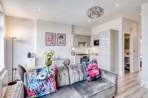 TV, offices - The Village Vixen Hampstead - by Out of Office Lifestyle (Greater London)