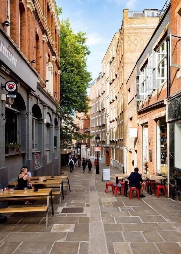 Outdoor dining - The Village Vixen Hampstead - by Out of Office Lifestyle (Greater London)