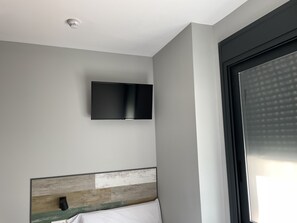 基础单人房 | 办公桌、免费 WiFi、床单