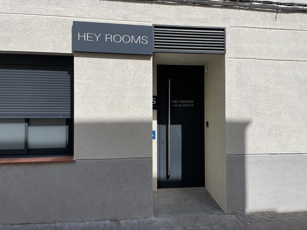 Front of property - Hey Rooms (Cerdanyola del Valles)
