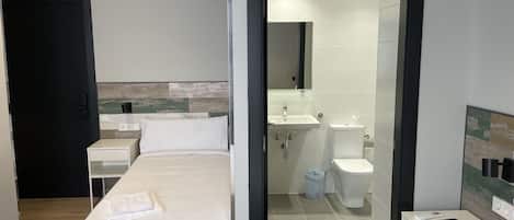 Habitación familiar | Escritorio, wifi gratis, ropa de cama