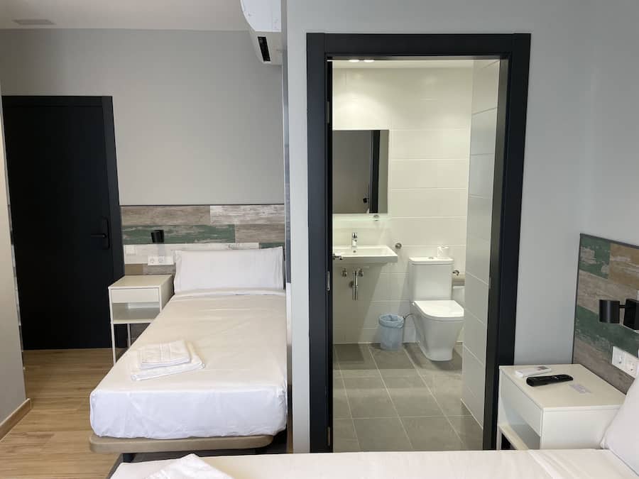 Family Room | Desk, free WiFi, bed sheets