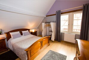 2 habitaciones, tabla de planchar con plancha, wifi y ropa de cama 