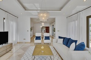 Villa | 6 bedrooms, premium bedding - 5 Villa w Private Pool Beach on Palm Jumeirah (Dubai)